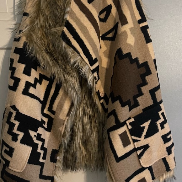 Long faux fur lined vest - Picture 2 of 3